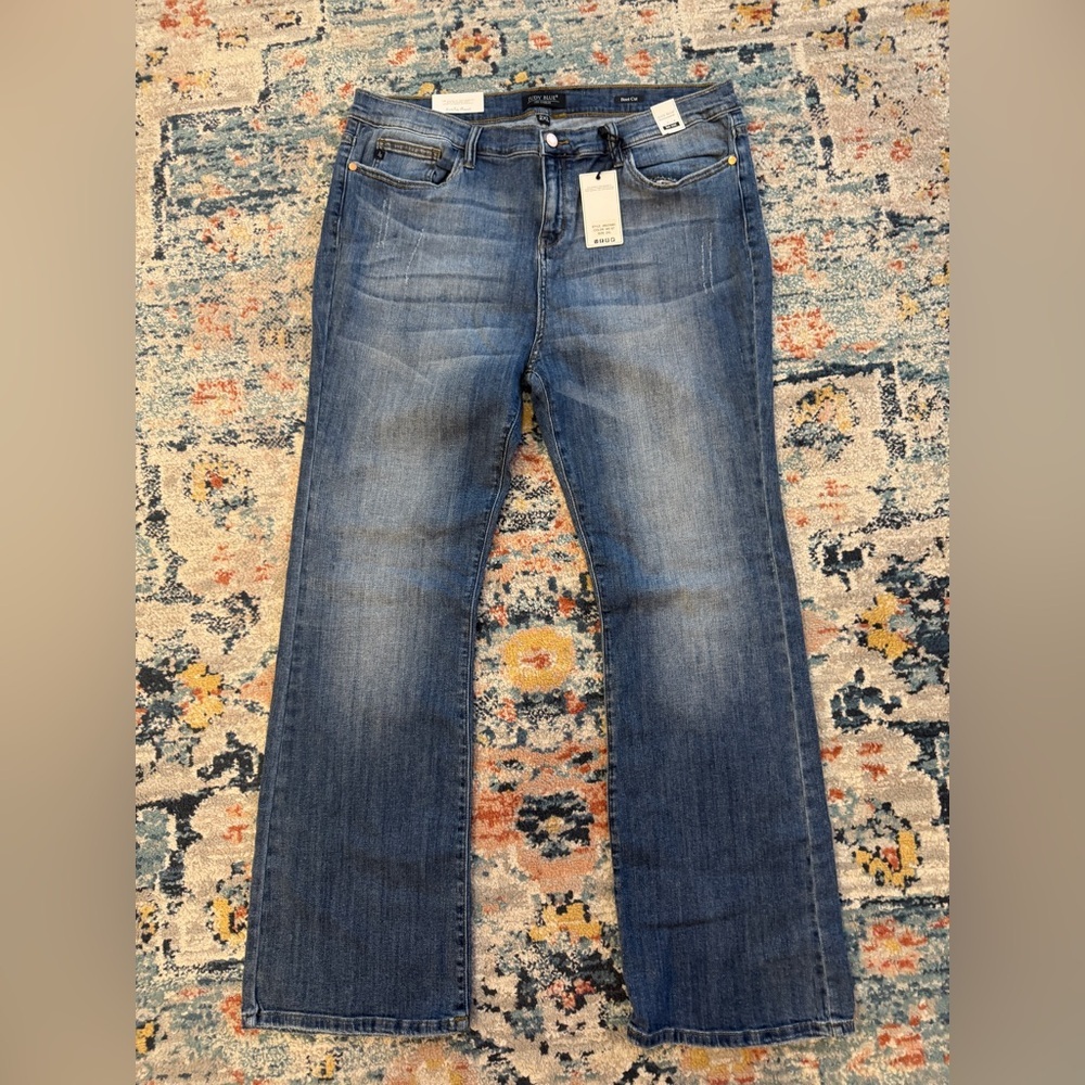 NWT Judy Blue Mid-rise Bootcut Denim Jeans
Size 2X